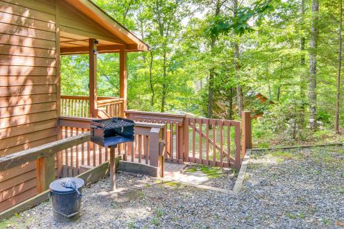 Charming Fox Den Cabin in Whittier with Hot Tub! - image 13