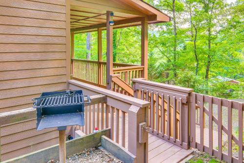 Charming Fox Den Cabin in Whittier with Hot Tub! - image 12