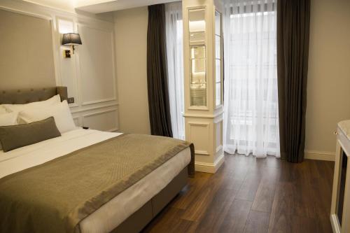 Deluxe Double Room image 5