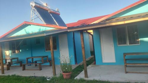 La Olteanu La Olteanu