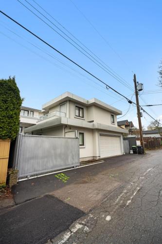 Brand New 2 Bedroom Point Grey Getaway in Vancouver, Canada