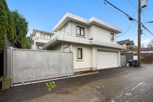 Brand New 2 Bedroom Point Grey Getaway in Vancouver, Canada