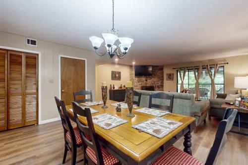 Edelweiss Condos - 3 Cubs Den