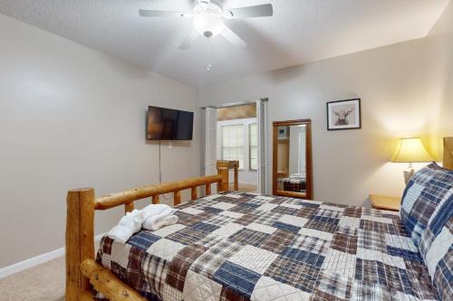 Edelweiss Condos - 3 Cubs Den