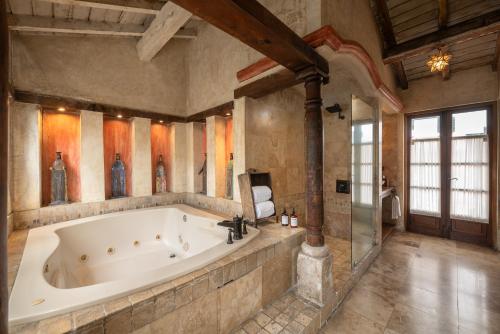 Presidential Suite image 6