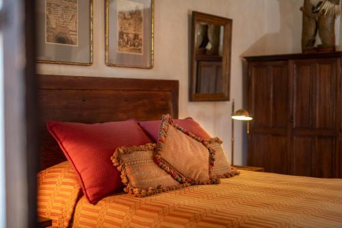 Queen Room image 2