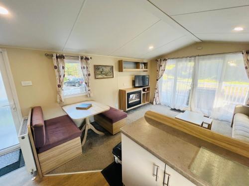 3 Bedroom Caravan LG17, Shanklin, Isle of Wight in Lake South