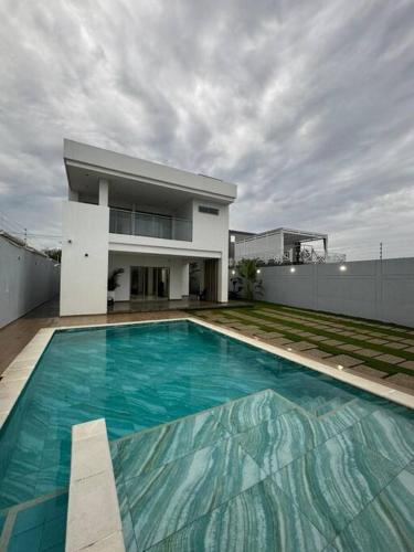 Villa azul Piscina, BBQ y Kiosco cerca a la playa