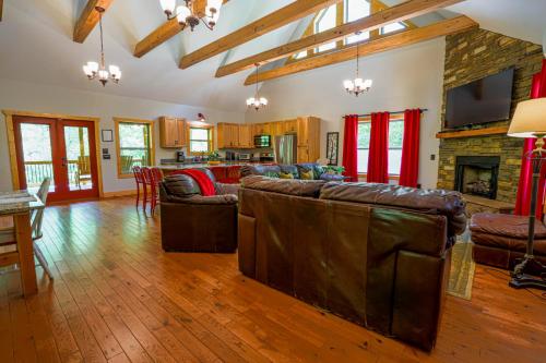 New Listing! Wine Country Retreat - 2 Bed, Hot Tub & Playground