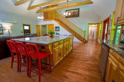 New Listing! Wine Country Retreat - 2 Bed, Hot Tub & Playground