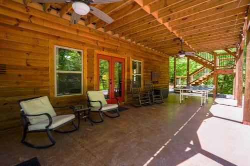 New Listing! Wine Country Retreat - 2 Bed, Hot Tub & Playground