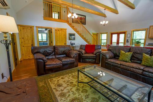 New Listing! Wine Country Retreat - 2 Bed, Hot Tub & Playground