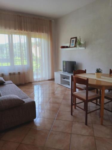 One-Bedroom Apartment image 1