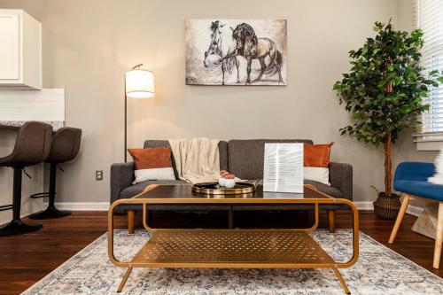 Historic CozySuites 4BR 2BA with modern touches! in Louisville, USA