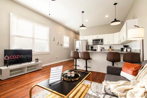 Historic CozySuites 4BR 2BA with modern touches! in Louisville, USA