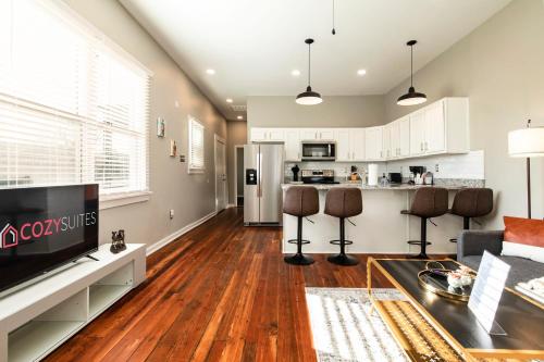Historic CozySuites 4BR 2BA with modern touches! in Louisville, USA