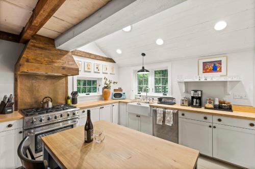 Renovated Historic Cottage by Summer in Pine Plains, USA