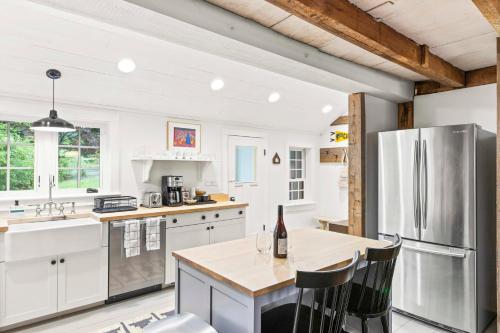 Renovated Historic Cottage by Summer in Pine Plains, USA