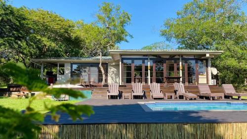 Khangela Private Game Lodge - Self Catering - Bedrooms are 3 Separate Chalets - Hluhluwe - Shazibe