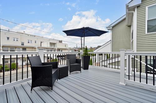 Special Beach Cottage with Deck in Ventnor City, USA