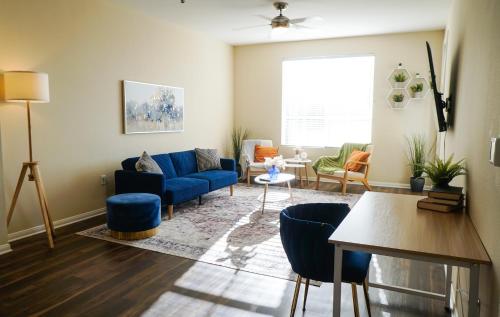 Spacious Two Bedroom Apartment near Disneyland in Anaheim, USA