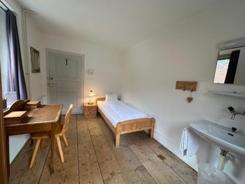1 twin bed