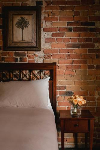 Classic Queen Room image 5