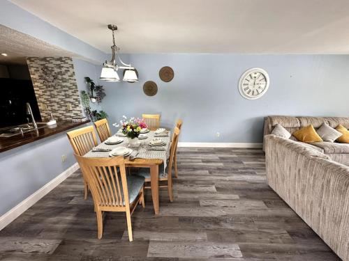 Disney's Townhome - Tap to explore photos