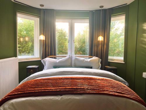 Sandford Mount in the Costwolds in 查爾伯里