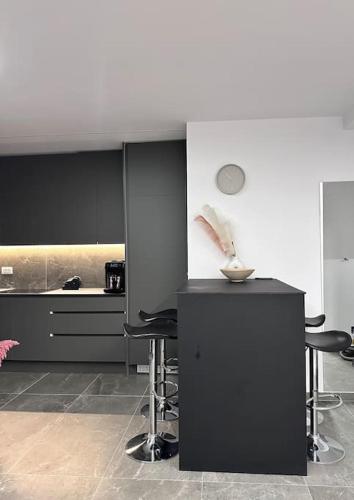 One-Bedroom Apartment image 7