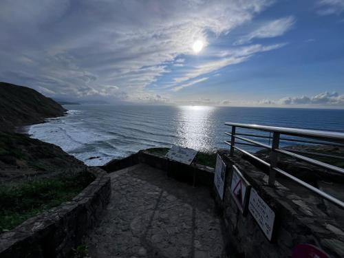 Apkārtne, Tu refugio junto al mar te espera in Barrika