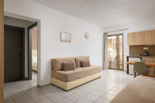 Acropolis Apartments - image 4