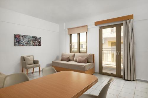 Acropolis Apartments - image 3