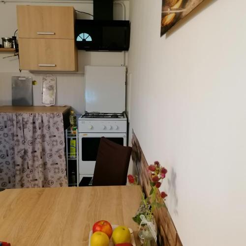 ห้องครัว, Dézsa-vü Vendégház (Dezsa-vu Vendeghaz) in ซารุด