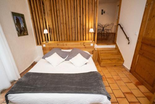 Le Pailler Chambres D'hotes Restaurant Gite piscine & spa in فاريير