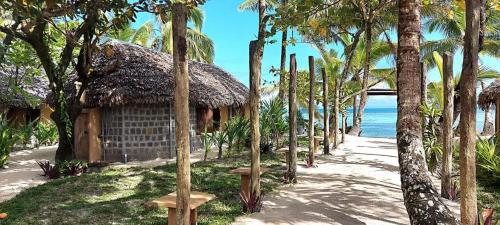Sambatra Beach Lodge in Иле Сейнт Мари