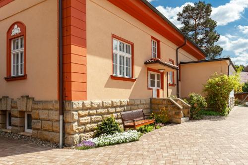 Entrada, Splavský zámeček (Splavsky zamecek) in Doksy