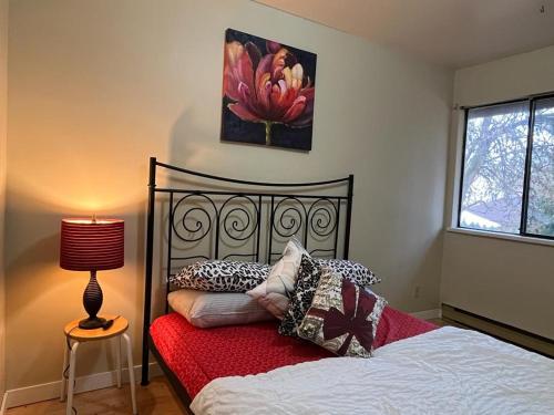 F2 Private Room in Surrey Near Shopping, Restaurants, Transit to Skytrain in Surrey, Canada
