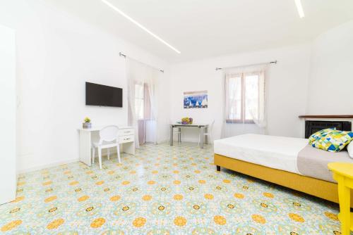 1 queen bed, 1 twin bed