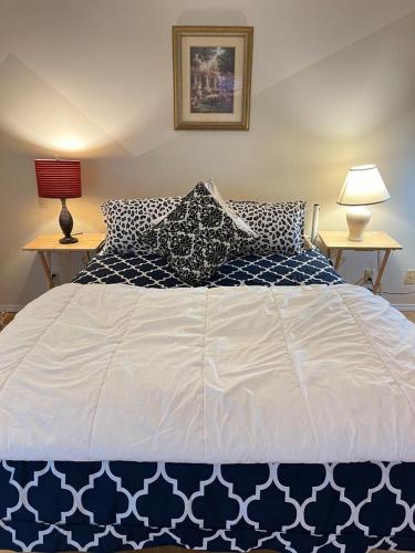 F2 Private Room in Surrey Near Shopping, Restaurants, Transit to Skytrain in Surrey, Canada