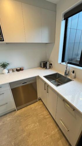 Kitchen, Luxury 2 Bedroom by St James Park in Papanui