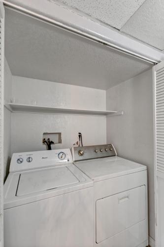 SuperHost 5 Star Service with 2 Bedrooms U013