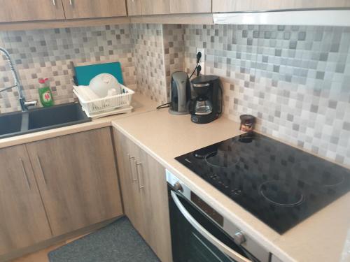 Lavender-Ryan spacious apartment for live and work in heart of Athens - image 10