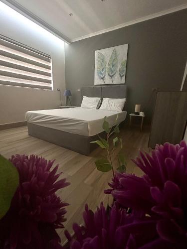 Lake View Residence 3 BR Apt - Families Only