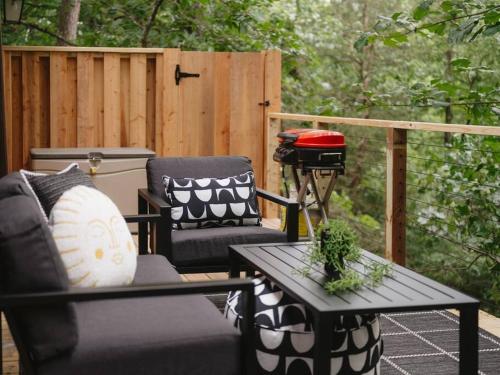 Hot Tub, Pets OK, WiFi, Honeymoon in Eureka Springs, USA