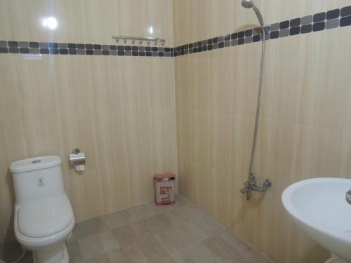 Bathroom, Thanh Cong Hotel in Sa Dec
