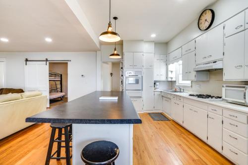 Lakeside Litchfield Home w/ Patio & Gas Grill! in 利奇菲爾德(MN)