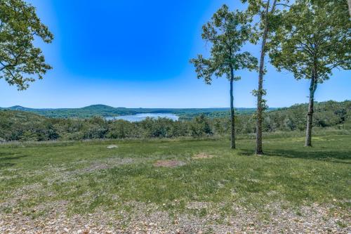 Shell Knob Cabin about 2 Mi to Table Rock Lake! Shell Knob Cabin about 2 Mi to Table Rock Lake!