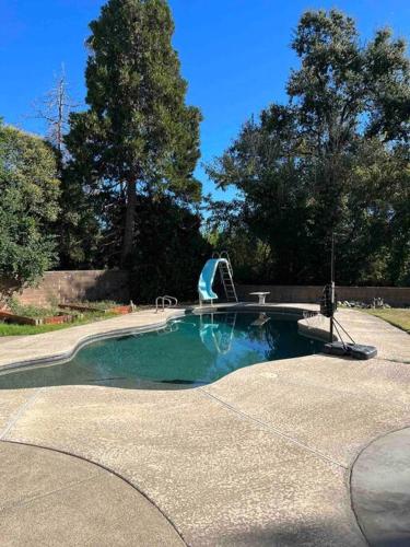 Redding 3 Bedroom with a Pool