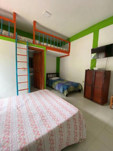 1 double bed, 2 twin beds